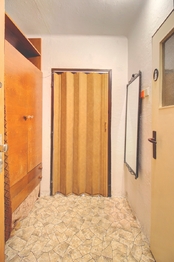 předsíň - Prodej bytu 1+1 v osobním vlastnictví 32 m², Kladno