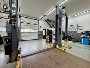 Prodej obchodních prostor 313 m², Dolní Újezd