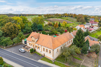 Prodej nájemního domu 670 m², Zbrašín