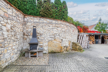 Prodej nájemního domu 670 m², Zbrašín