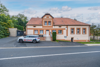 Prodej nájemního domu 670 m², Zbrašín