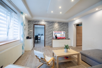 Obývací pokoj - Prodej domu 132 m², Dobříň