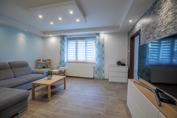 Obývací pokoj - Prodej domu 132 m², Dobříň