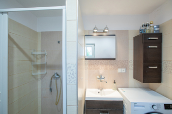 Koupelna - Prodej domu 132 m², Dobříň