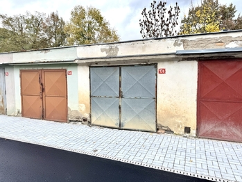 Garáž - Prodej domu 132 m², Dobříň