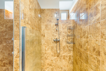 sprchový kout  - Prodej bytu 2+kk v osobním vlastnictví 40 m², Jeseník