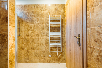 koupelna  - Prodej bytu 2+kk v osobním vlastnictví 40 m², Jeseník