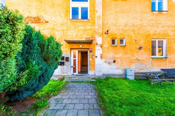 Vstup do domu - Prodej bytu 2+kk v osobním vlastnictví 40 m², Jeseník