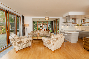 Prodej bytu 5+1 v osobním vlastnictví 306 m², Praha 5 - Košíře