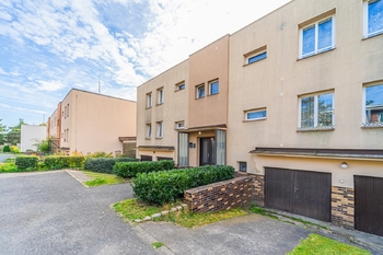 Prodej bytu 3+1 v osobním vlastnictví 69 m², Hostivice