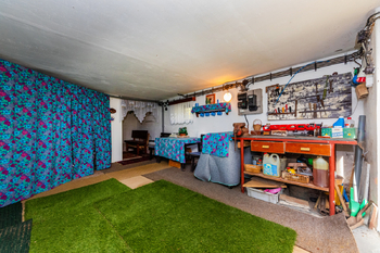 14. Zděná garáž v suterénu chaty - Prodej chaty / chalupy 85 m², Zbiroh