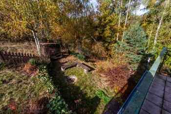 18. Ohniště před chatou - Prodej chaty / chalupy 85 m², Zbiroh