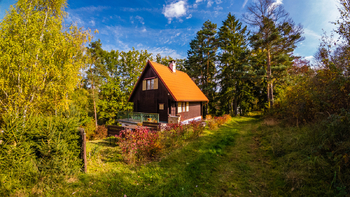 20. Průčelí chaty v Chotětíně - Prodej chaty / chalupy 85 m², Zbiroh