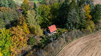 21. Pohled na chatu z ptačí perspektivy - Prodej chaty / chalupy 85 m², Zbiroh