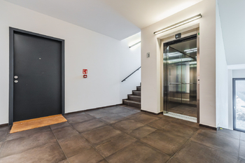 Pronájem bytu 3+kk v osobním vlastnictví 3490 m², Praha 8 - Libeň