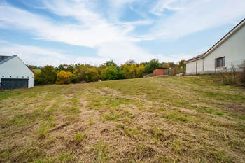 Prodej pozemku 1095 m², Neslovice