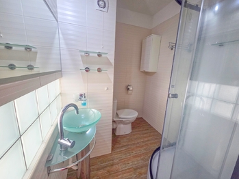 koupelna s WC - Pronájem bytu 2+kk v osobním vlastnictví 37 m², České Budějovice