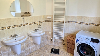 Prodej obchodních prostor 380 m², Tlumačov