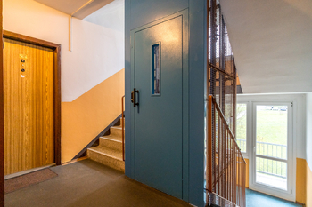 Výtah - Pronájem bytu 1+1 v osobním vlastnictví 36 m², Jílové