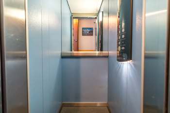 Výtah - Pronájem bytu 1+1 v osobním vlastnictví 36 m², Jílové