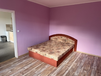 Ložnice - Pronájem bytu 1+1 v osobním vlastnictví 36 m², Jílové