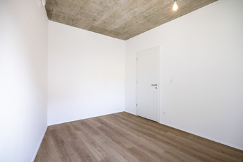 Ložnice - Prodej bytu 2+kk v osobním vlastnictví 57 m², Praha 9 - Hrdlořezy