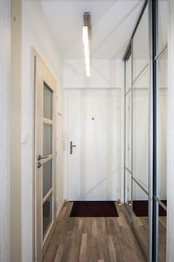 předsíň se skříní - Pronájem bytu 1+kk v osobním vlastnictví 34 m², Praha 9 - Letňany
