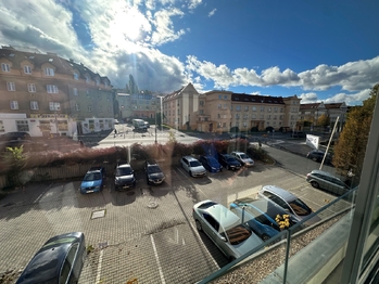 Výhled z lodžie - Pronájem bytu 1+kk v osobním vlastnictví 56 m², Praha 9 - Vysočany