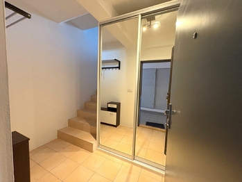 Předsíň - Pronájem bytu 1+kk v osobním vlastnictví 56 m², Praha 9 - Vysočany