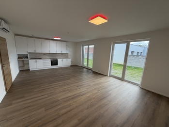 Pronájem domu 114 m², Praha 9 - Hostavice