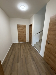 Pronájem domu 114 m², Praha 9 - Hostavice