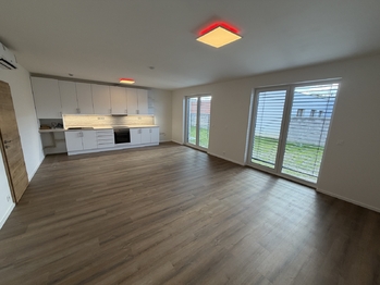 Pronájem domu 114 m², Praha 9 - Hostavice