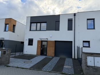 Pronájem domu 114 m², Praha 9 - Hostavice