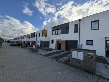 Pronájem domu 114 m², Praha 9 - Hostavice