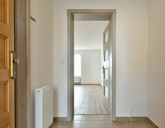 vstupní chodba bytu - Pronájem bytu 1+kk v osobním vlastnictví 35 m², Opočno