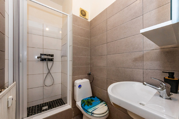 Prodej bytu 1+kk v osobním vlastnictví 20 m², Praha 5 - Hlubočepy