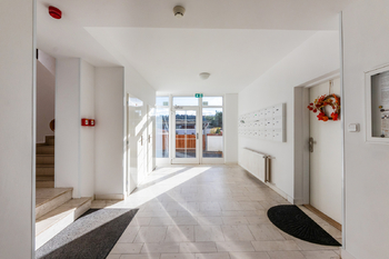 Prodej bytu 1+kk v osobním vlastnictví 20 m², Praha 5 - Hlubočepy