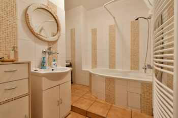 koupelna s vanou - Pronájem bytu 3+kk v osobním vlastnictví 85 m², Rokytnice v Orlických horách
