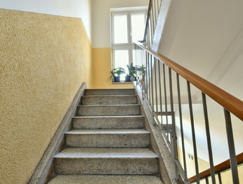 schodiště - Pronájem bytu 3+kk v osobním vlastnictví 85 m², Rokytnice v Orlických horách