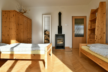 pokoj s krbovými kamny - Pronájem bytu 3+kk v osobním vlastnictví 85 m², Rokytnice v Orlických horách