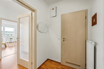 Chodba - Prodej bytu 2+kk v osobním vlastnictví 69 m², Praha 9 - Černý Most