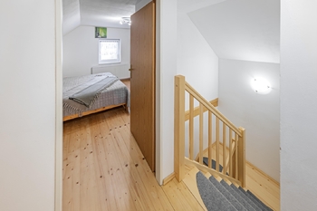 Schodiště do patra. - Pronájem domu 73 m², Rodvínov