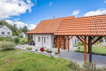 Parkovací stání (pro 1 - 2 auta). - Prodej domu 109 m², Kamenný Malíkov