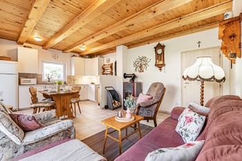 Obývací pokoj + kuchyně. - Prodej domu 109 m², Kamenný Malíkov