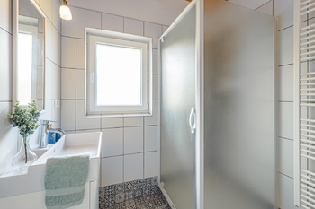 Koupelna. - Prodej domu 109 m², Kamenný Malíkov