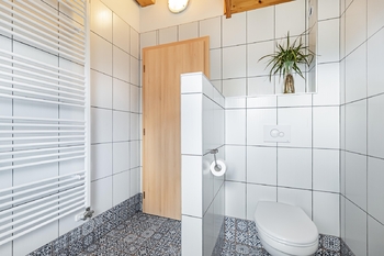 Koupelna. - Prodej domu 109 m², Kamenný Malíkov