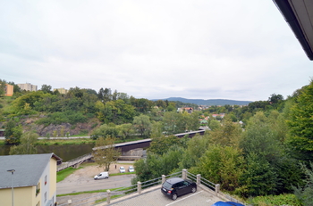 výhled na řeku a lávku Rechle - Prodej bytu 4+kk v osobním vlastnictví 126 m², Český Krumlov