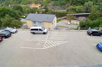 privátní parkovací stání před domem - Prodej bytu 4+kk v osobním vlastnictví 126 m², Český Krumlov