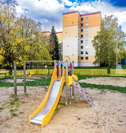 Dětské hřiště hned vedle domu - Prodej bytu 3+1 v družstevním vlastnictví 72 m², Teplice