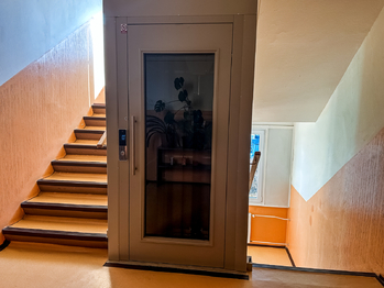 Výtah - Pronájem bytu 1+kk v družstevním vlastnictví 21 m², Prachatice